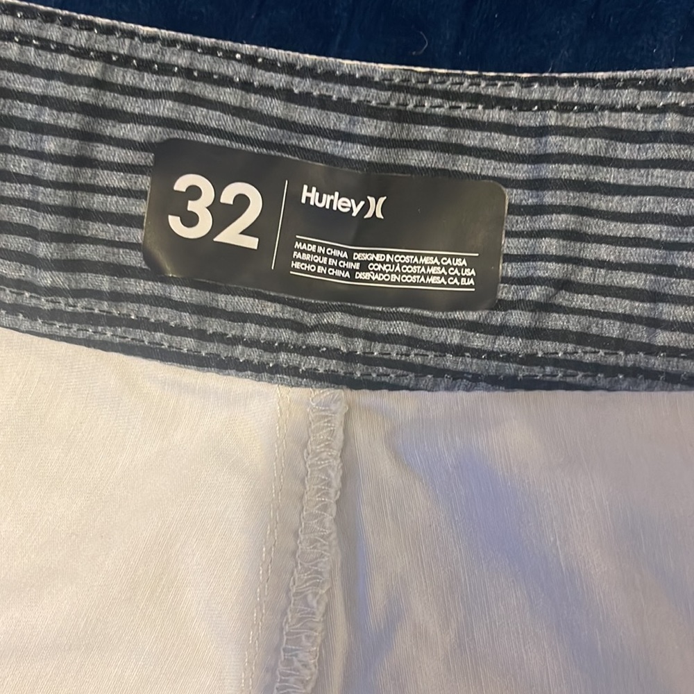 Hurley Shorts - Picture 2 of 3